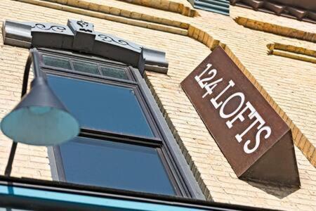 Hip Urban Loft - Small Town Charm -124 Lofts #3 West Dundee Eksteriør billede