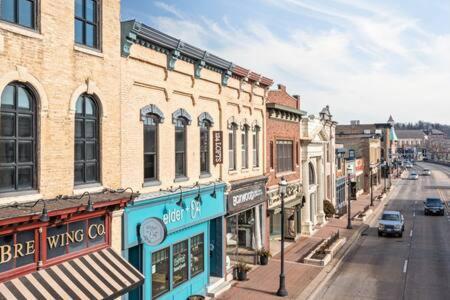 Hip Urban Loft - Small Town Charm -124 Lofts #3 West Dundee Eksteriør billede