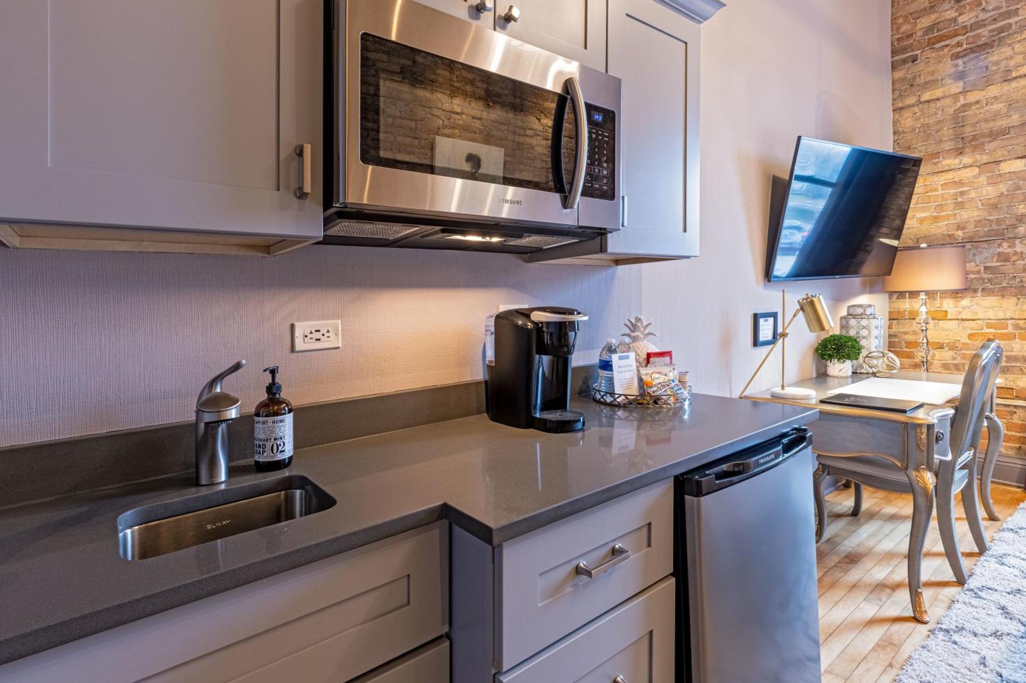 Hip Urban Loft - Small Town Charm -124 Lofts #3 West Dundee Eksteriør billede